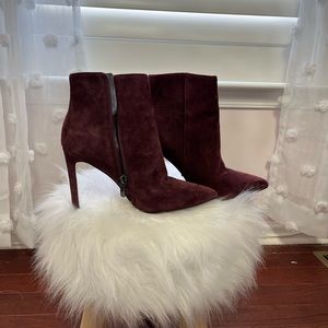 Nine West size 6 burgundy suede booties